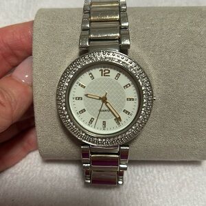 Quartz Casual Watch Silver.